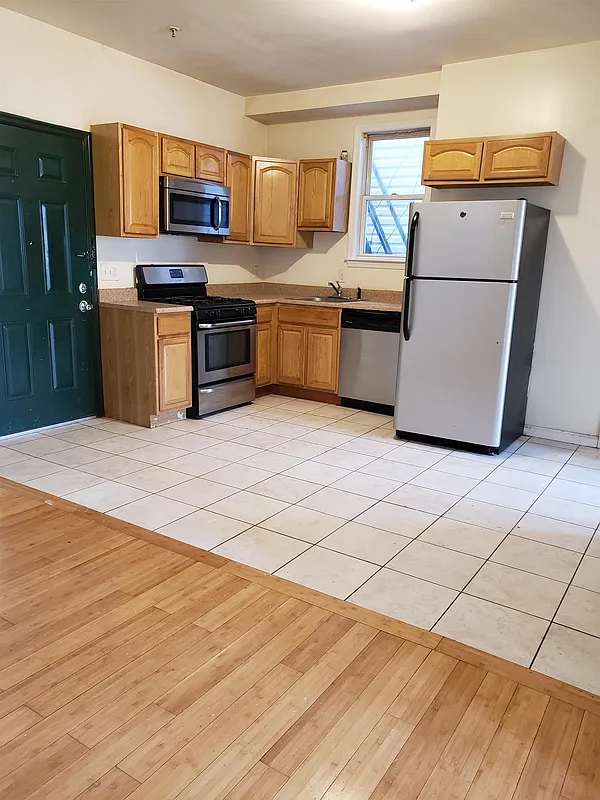 385 Avenue C 3