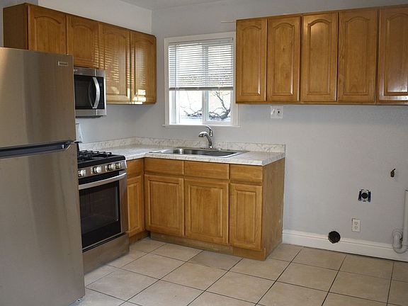 4th image of 3608 Willow St APT A