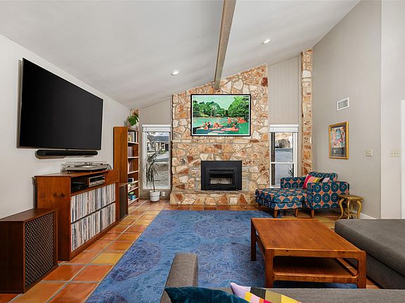 5th image of 2210 Red Fox Rd