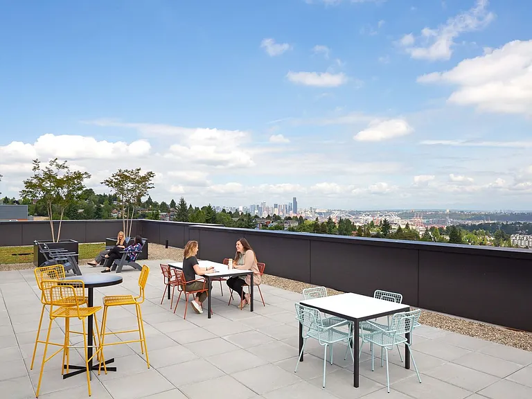 Adell Apartments — Photo 38