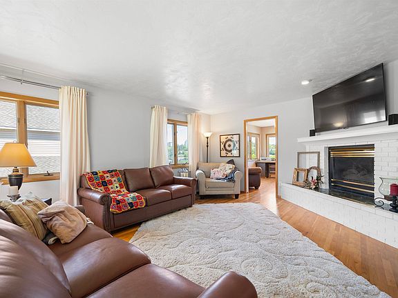 5th image of 1110 SE Sunnymead Way