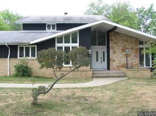 18770 Dellwood Dr, Walton Hills, OH