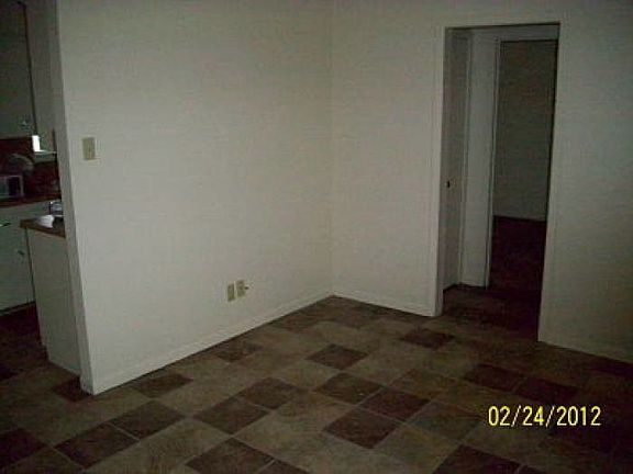 Livingroom to Hallway
