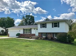 3598 S Maple Dr, New Castle, PA 16101