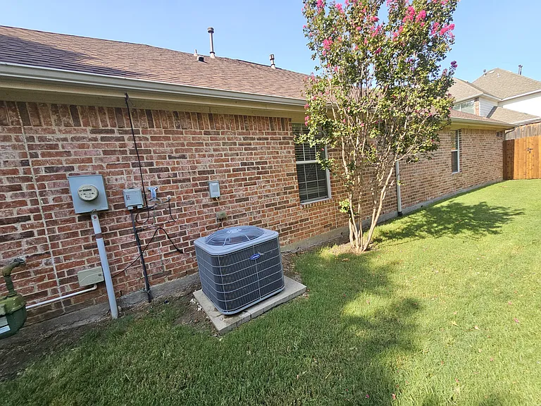 8562 Robertson Dr — Photo 4