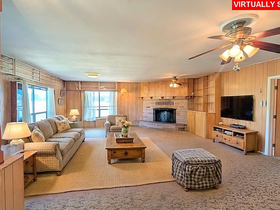 4th image of 32153 Goddard Ln