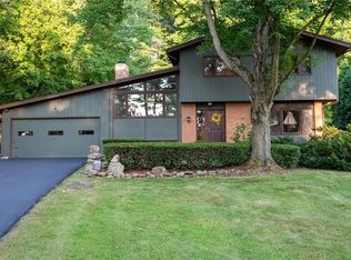 1840 Valley View Rd, Hermitage, PA 16148