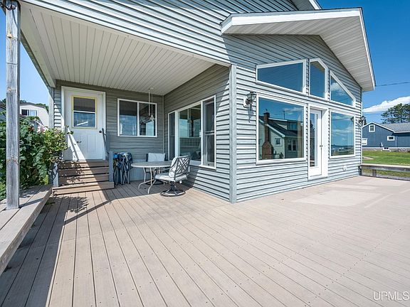 2nd image of 42720 Lakeshore Dr