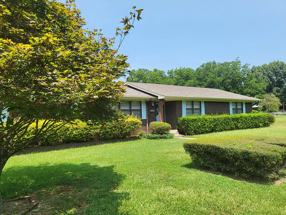 42 Thompson Dr