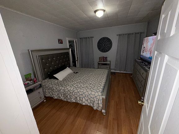 3rd image of 37 Cotton St Floor 1