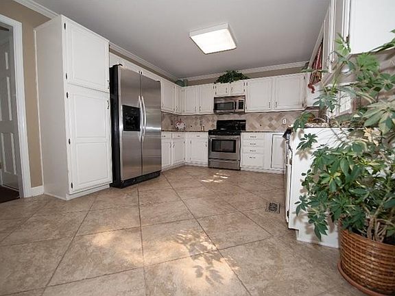 2nd image of 641 Trailwood Ln
