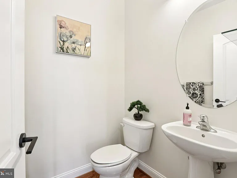 1035 Thorndale Dr — Photo 24