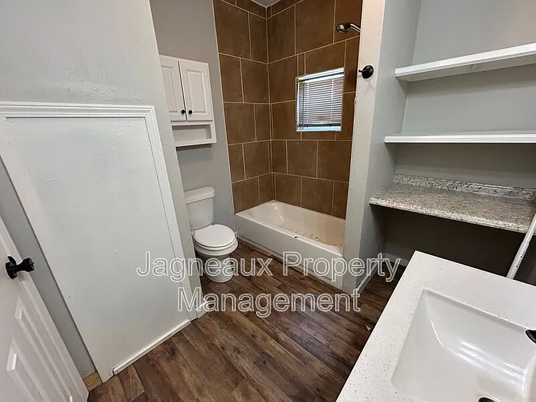 1811 N Cutting Ave — Photo 7