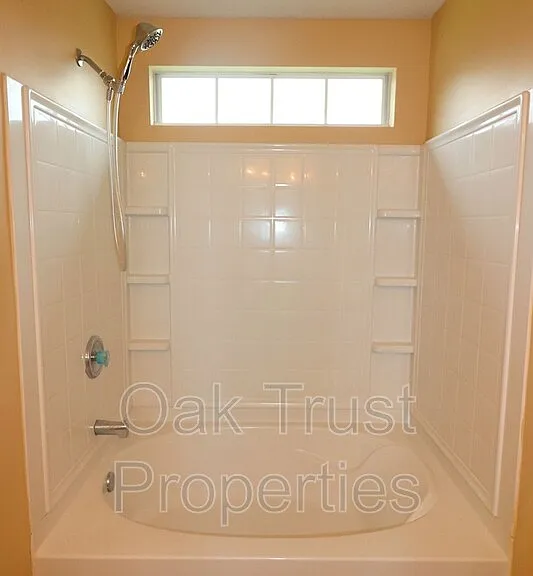 538 Holiday Dr — Photo 13