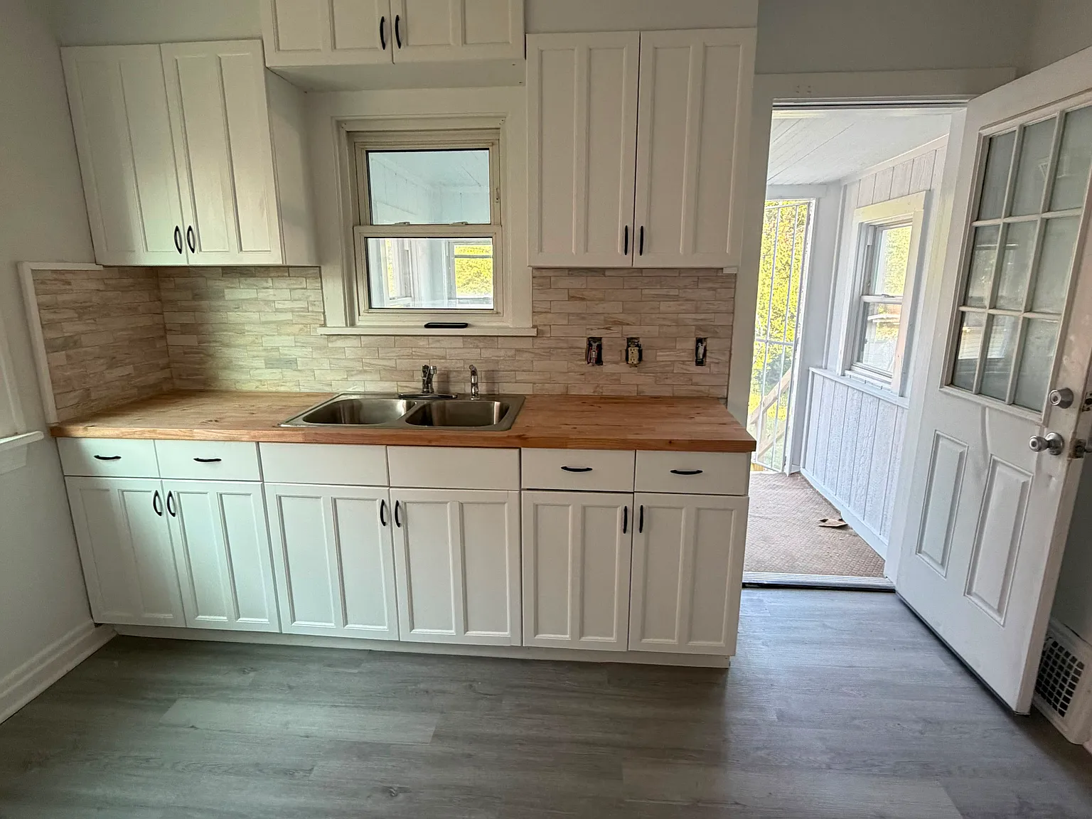 3 bed, 2094 sqft, $2,022 — Photo 2