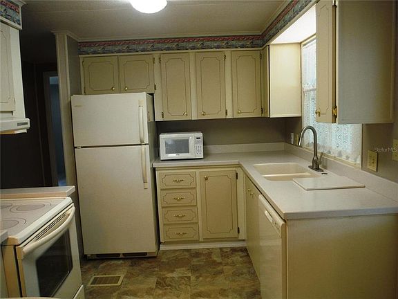 5th image of 161 Hickory Gate Dr