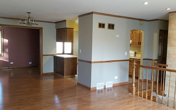2nd image of 147 N Prairie Ave
