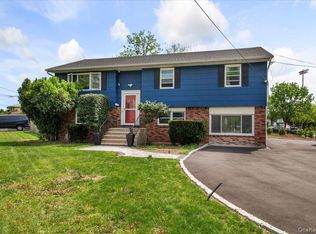 570 Conklin St, Farmingdale, NY 11735