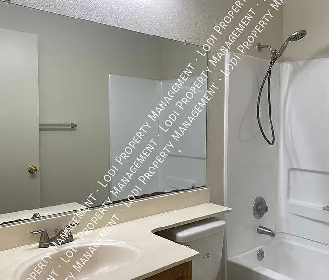 511 Almond Dr #10 — Photo 14