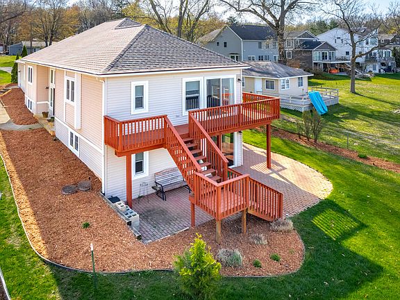 3rd image of 1337 E Crooked Lake Dr