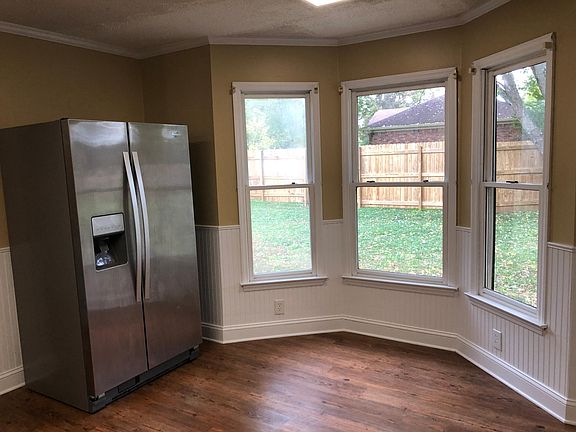 4th image of 2102 Ravenwood Dr