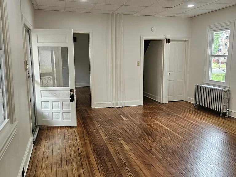 6027 Main St #1 — Photo 3
