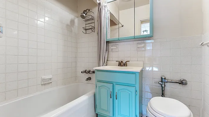 Sold by Bizzarro Agency | media 26