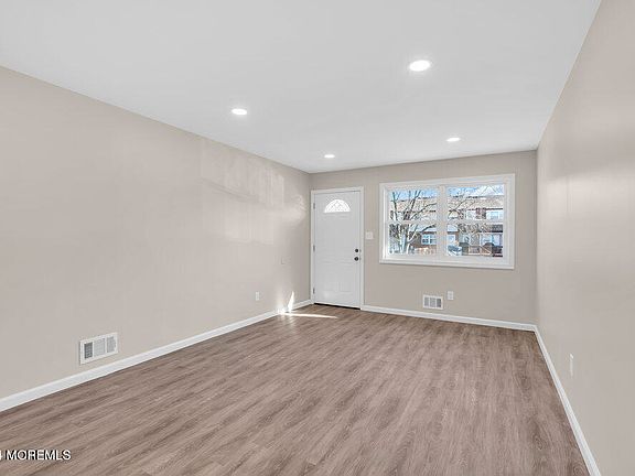 4th image of 378 Ilona Court