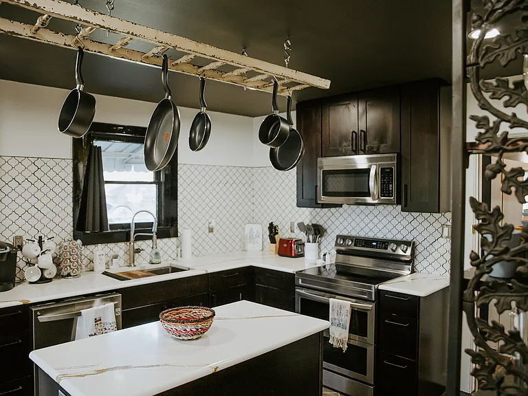 604 W Pecan St — Photo 35