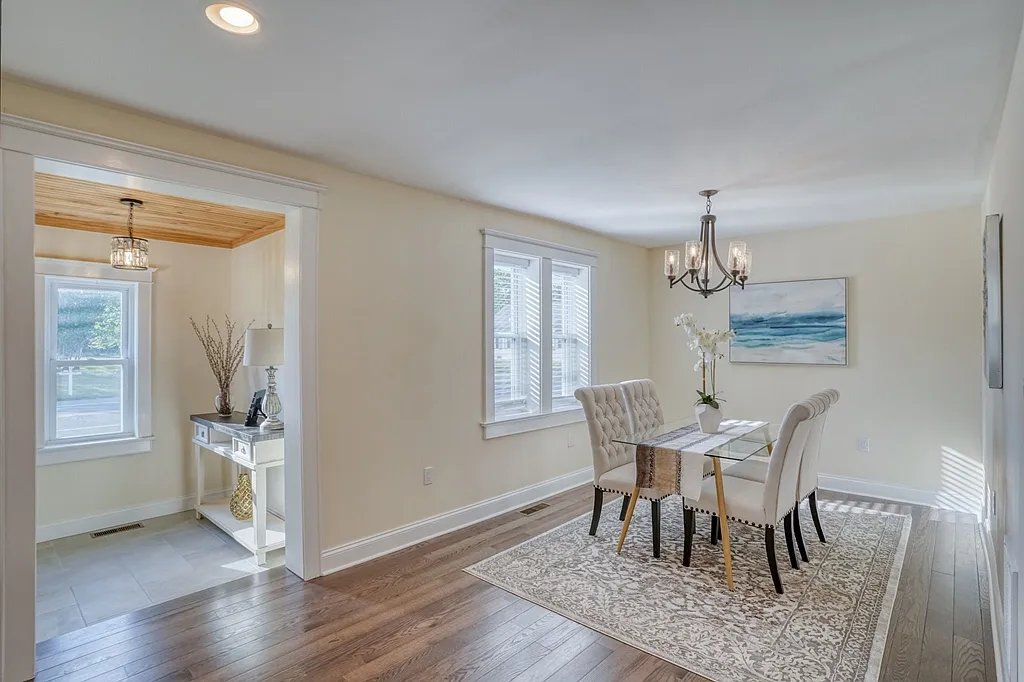 4 bed, 3.0 bath, 2500 sqft, $3,000 — Photo 4