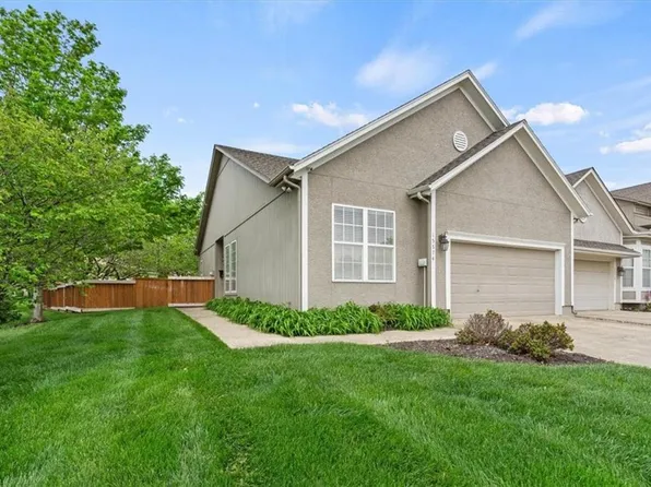 15574 Floyd Ln, Overland Park, KS 66223