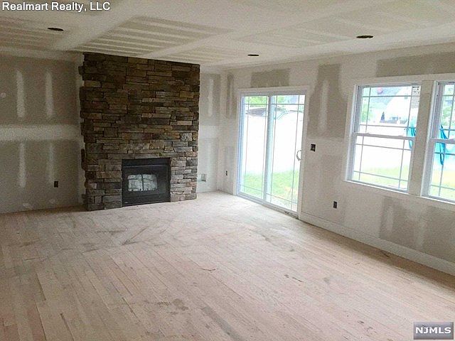1st image of 3-40 27th St #1X