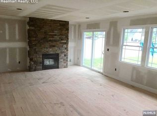 3-40 27th St #1X, Fair Lawn, NJ 07410