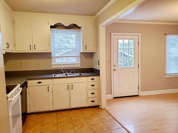 3rd image of 228 Crestwood Dr