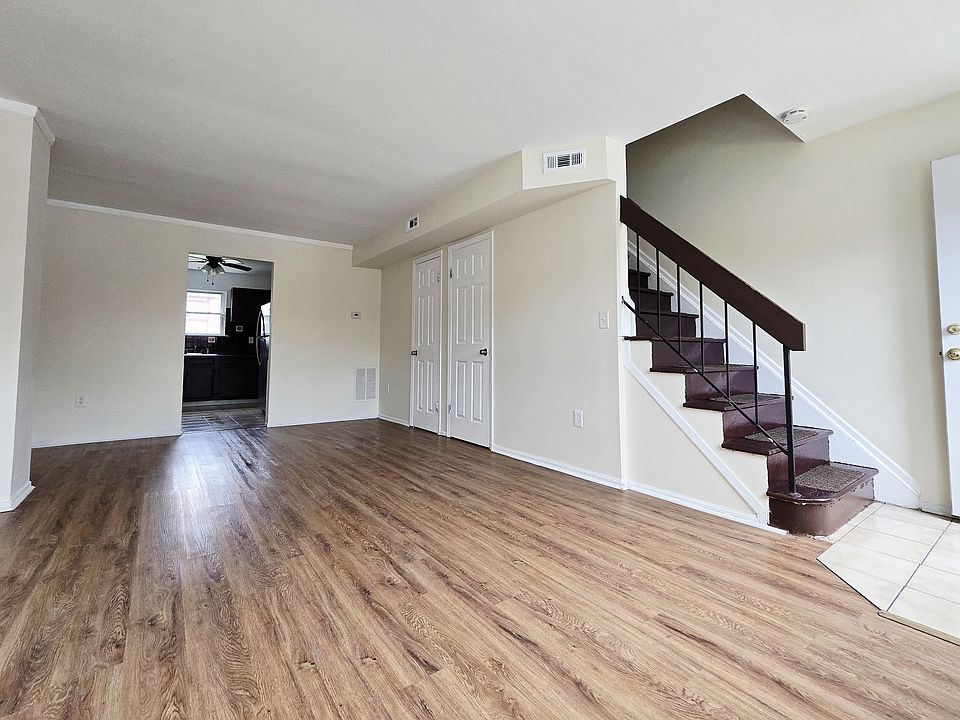 1st image of 67 Briar Mills Dr