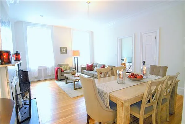 Sold by R New York | media 28