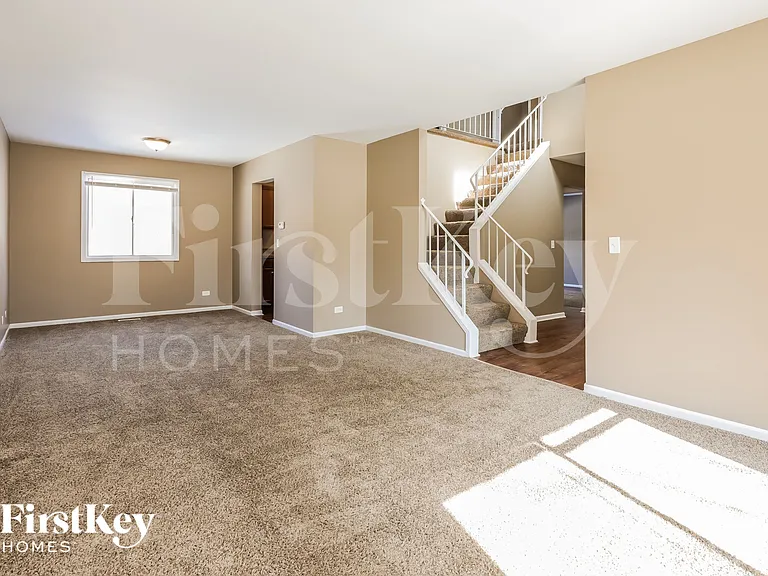 1143 Greensfield Dr — Photo 4