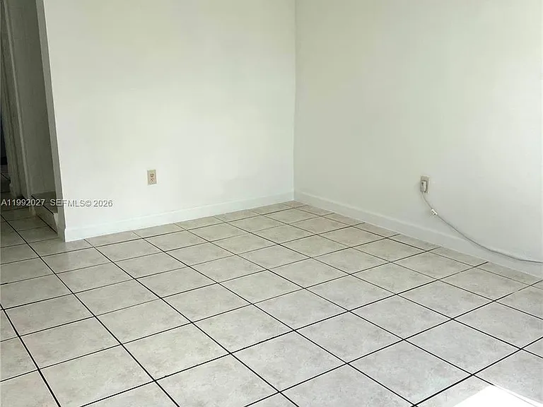 2121 SW 4th St — Photo 11