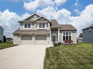836 Honey Willow Blvd, Huntertown, IN 46748