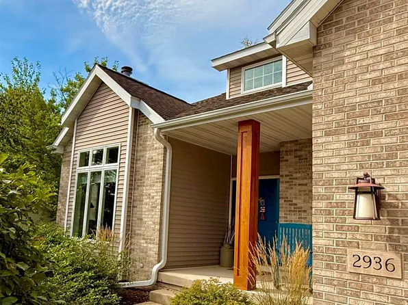 2936 Maple Run Dr, Madison, WI 53719