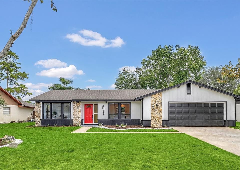 1st image of 227 W Berkshire Cir