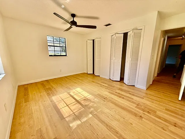 860 N Kansas Ave — Photo 16