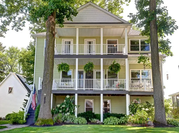 1403 N Overlook Dr, Port Clinton, OH 43452