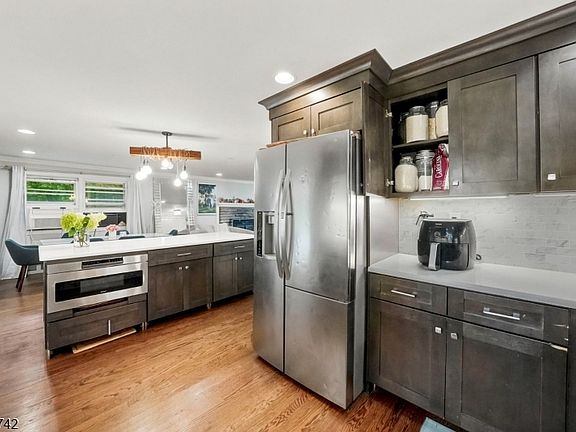 4th image of 17 Harrison Ave