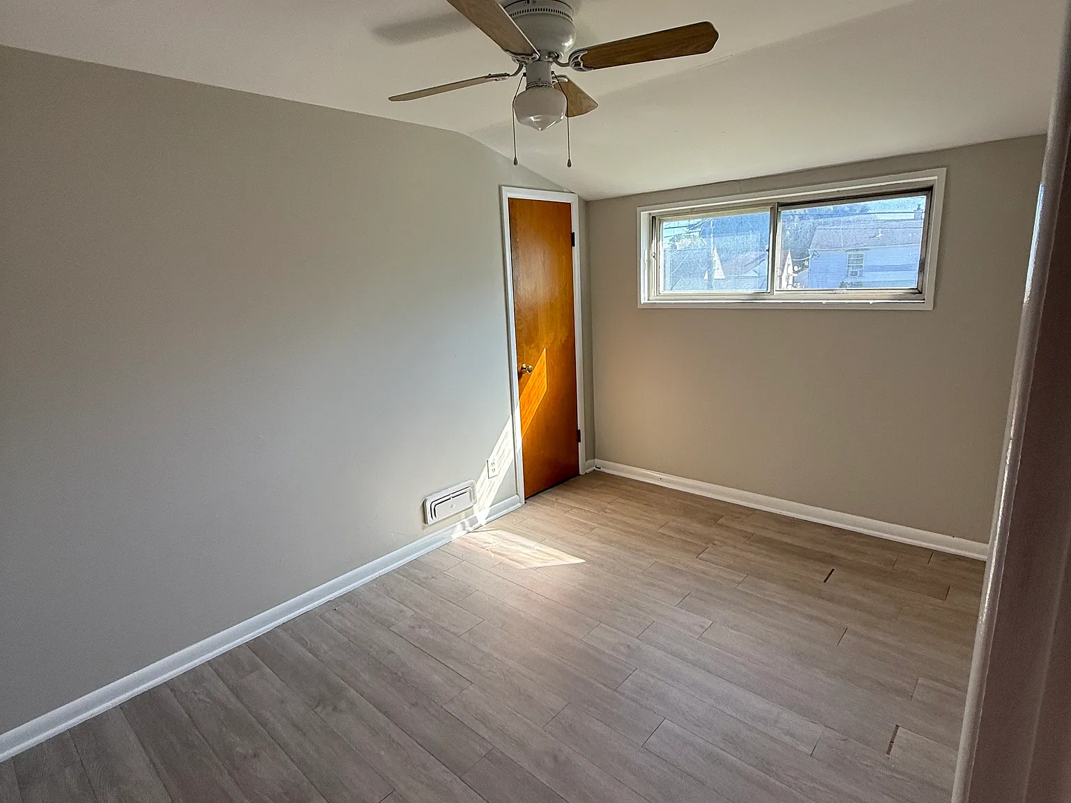 2 bed, 750 sqft, $1,300 — Photo 4