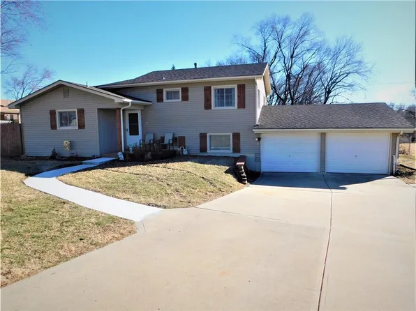 203 SE 16th St, Oak Grove, MO 64075