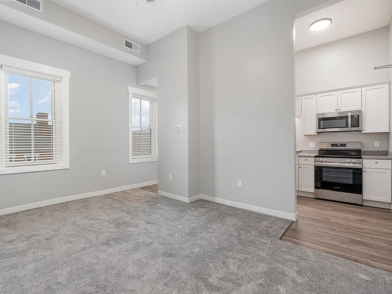 17 E High St — Photo 15