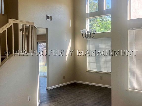 3rd image of 402 Charlemagne Ln