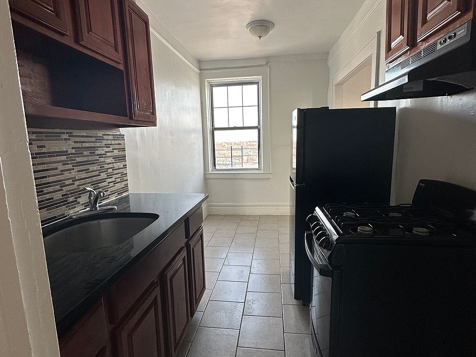 2nd image of 24 N Harrison St #805