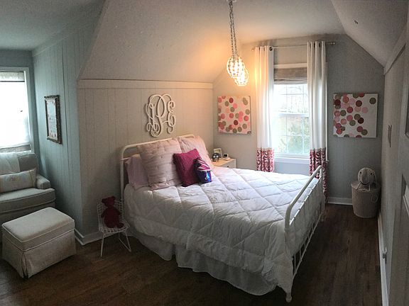 Hardwood’s throughout house!